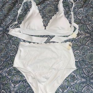 NWT Aerie Scalloped high bottom bikini. Size large.